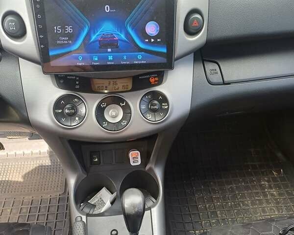 Серый Тойота РАВ 4, объемом двигателя 2 л и пробегом 162 тыс. км за 9900 $, фото 7 на Automoto.ua