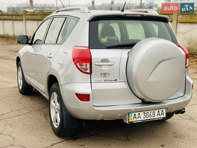 Серый Тойота РАВ 4, объемом двигателя 2 л и пробегом 260 тыс. км за 7500 $, фото 5 на Automoto.ua