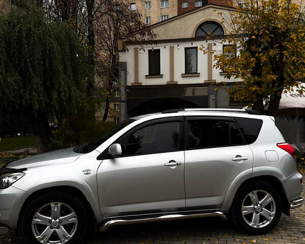 Серый Тойота РАВ 4, объемом двигателя 2.2 л и пробегом 271 тыс. км за 9500 $, фото 6 на Automoto.ua