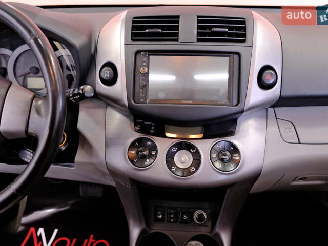 Сірий Тойота РАВ 4, об'ємом двигуна 2.36 л та пробігом 164 тис. км за 9900 $, фото 17 на Automoto.ua