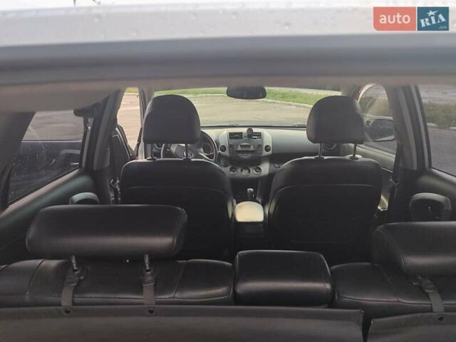 Серый Тойота РАВ 4, объемом двигателя 2 л и пробегом 424 тыс. км за 9000 $, фото 20 на Automoto.ua