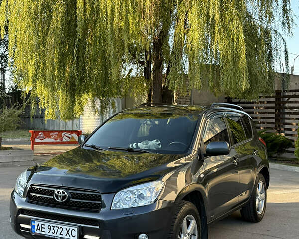 Серый Тойота РАВ 4, объемом двигателя 2 л и пробегом 149 тыс. км за 9500 $, фото 1 на Automoto.ua