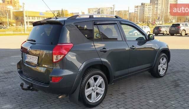 Серый Тойота РАВ 4, объемом двигателя 2.2 л и пробегом 255 тыс. км за 11500 $, фото 4 на Automoto.ua