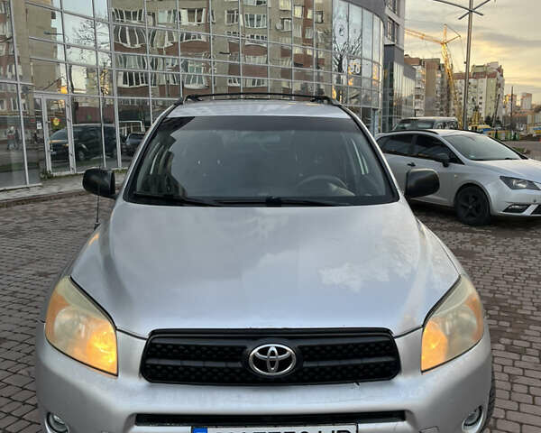 Серый Тойота РАВ 4, объемом двигателя 2.36 л и пробегом 213 тыс. км за 6400 $, фото 2 на Automoto.ua