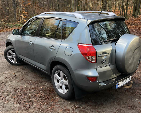 Серый Тойота РАВ 4, объемом двигателя 2 л и пробегом 257 тыс. км за 7900 $, фото 3 на Automoto.ua