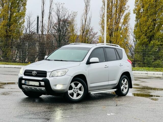 Серый Тойота РАВ 4, объемом двигателя 2 л и пробегом 226 тыс. км за 7999 $, фото 2 на Automoto.ua