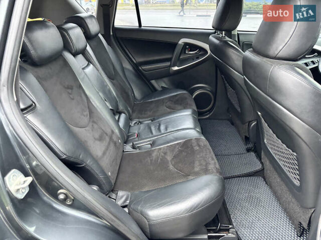 Серый Тойота РАВ 4, объемом двигателя 2 л и пробегом 172 тыс. км за 9500 $, фото 18 на Automoto.ua