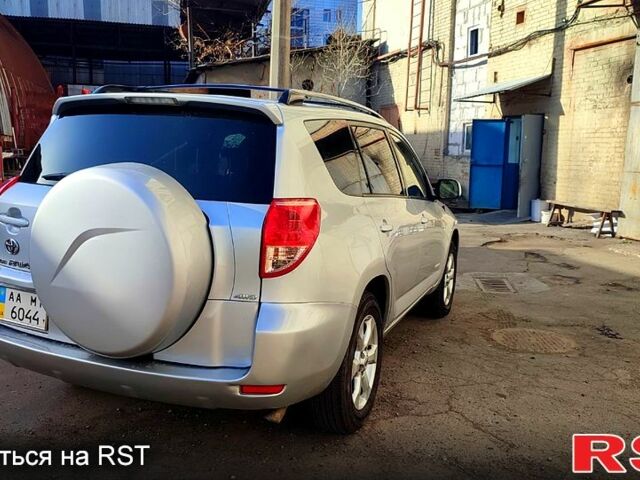 Сірий Тойота РАВ 4, об'ємом двигуна 2.4 л та пробігом 230 тис. км за 9000 $, фото 4 на Automoto.ua