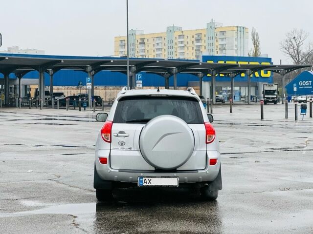 Серый Тойота РАВ 4, объемом двигателя 2 л и пробегом 226 тыс. км за 7999 $, фото 4 на Automoto.ua