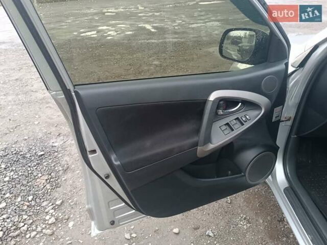 Серый Тойота РАВ 4, объемом двигателя 2.23 л и пробегом 283 тыс. км за 8500 $, фото 8 на Automoto.ua