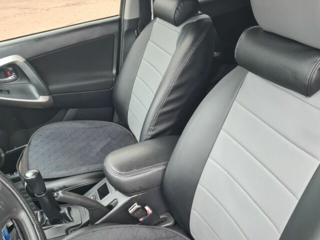 Серый Тойота РАВ 4, объемом двигателя 2 л и пробегом 238 тыс. км за 8800 $, фото 7 на Automoto.ua