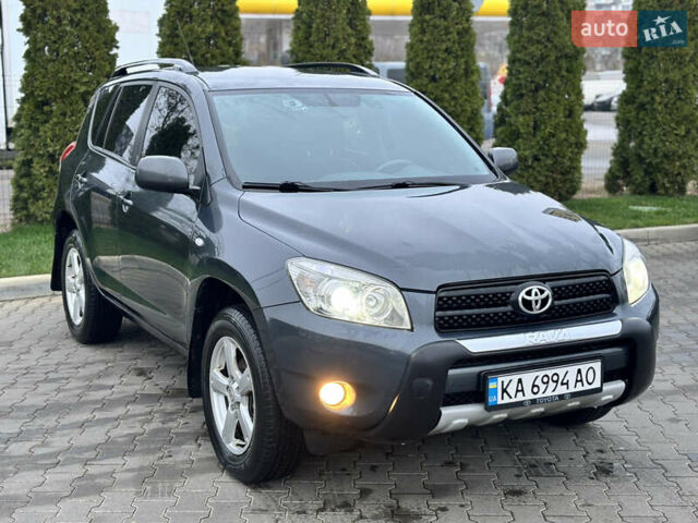 Серый Тойота РАВ 4, объемом двигателя 2 л и пробегом 172 тыс. км за 9500 $, фото 8 на Automoto.ua