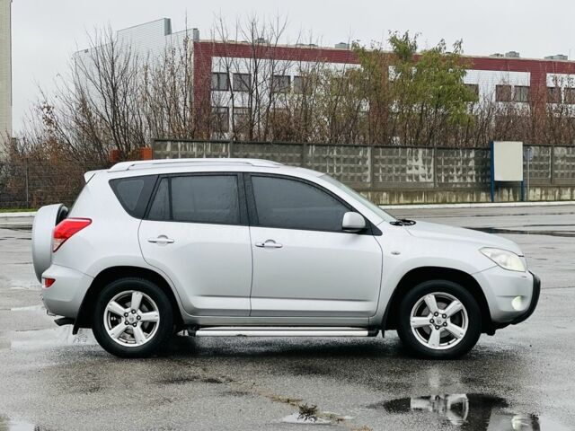 Серый Тойота РАВ 4, объемом двигателя 2 л и пробегом 226 тыс. км за 7999 $, фото 7 на Automoto.ua