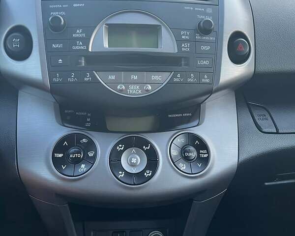 Серый Тойота РАВ 4, объемом двигателя 2 л и пробегом 243 тыс. км за 8800 $, фото 15 на Automoto.ua