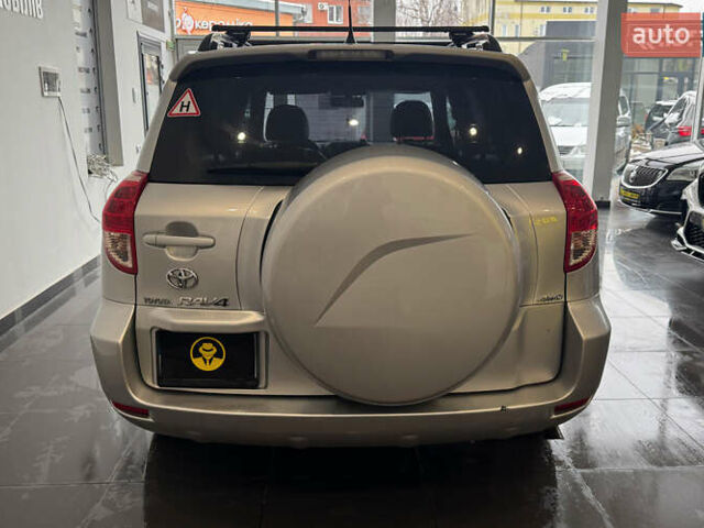 Сірий Тойота РАВ 4, об'ємом двигуна 2.36 л та пробігом 144 тис. км за 11000 $, фото 5 на Automoto.ua