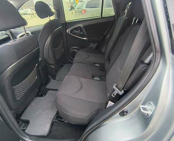 Серый Тойота РАВ 4, объемом двигателя 2.2 л и пробегом 265 тыс. км за 9400 $, фото 31 на Automoto.ua