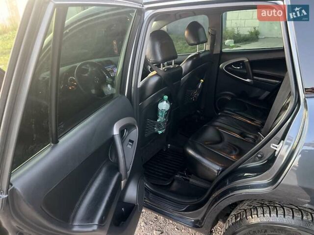 Сірий Тойота РАВ 4, об'ємом двигуна 2.2 л та пробігом 272 тис. км за 10000 $, фото 9 на Automoto.ua