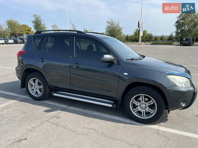 Серый Тойота РАВ 4, объемом двигателя 2 л и пробегом 213 тыс. км за 9800 $, фото 3 на Automoto.ua