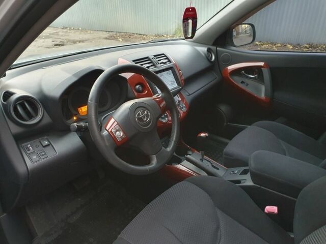 Серый Тойота РАВ 4, объемом двигателя 2 л и пробегом 238 тыс. км за 9500 $, фото 4 на Automoto.ua