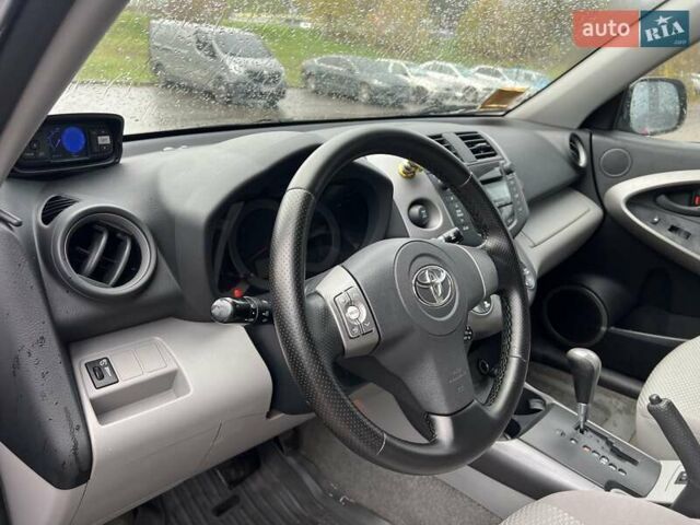 Серый Тойота РАВ 4, объемом двигателя 2.4 л и пробегом 143 тыс. км за 8500 $, фото 8 на Automoto.ua