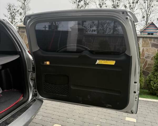 Сірий Тойота РАВ 4, об'ємом двигуна 2.4 л та пробігом 144 тис. км за 11200 $, фото 22 на Automoto.ua