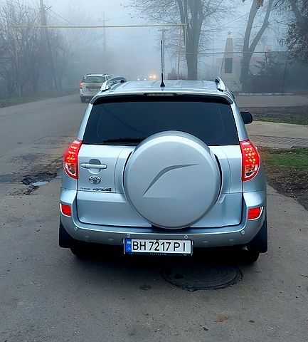 Серый Тойота РАВ 4, объемом двигателя 20 л и пробегом 185 тыс. км за 10700 $, фото 3 на Automoto.ua