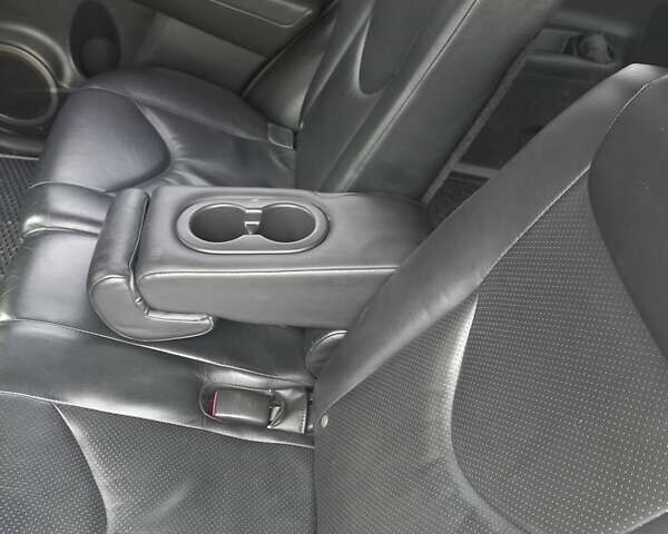 Серый Тойота РАВ 4, объемом двигателя 2.4 л и пробегом 282 тыс. км за 7900 $, фото 4 на Automoto.ua