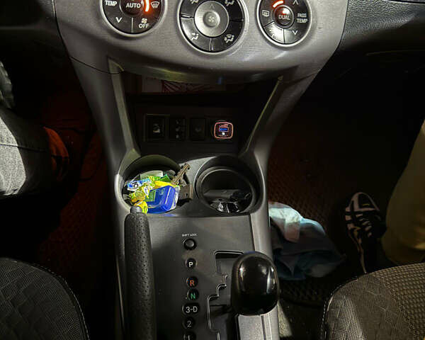 Серый Тойота РАВ 4, объемом двигателя 2 л и пробегом 212 тыс. км за 10800 $, фото 12 на Automoto.ua