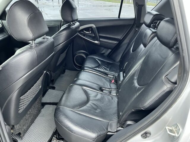 Серый Тойота РАВ 4, объемом двигателя 2 л и пробегом 226 тыс. км за 7999 $, фото 20 на Automoto.ua