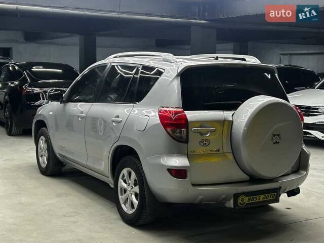 Серый Тойота РАВ 4, объемом двигателя 2 л и пробегом 220 тыс. км за 9300 $, фото 3 на Automoto.ua
