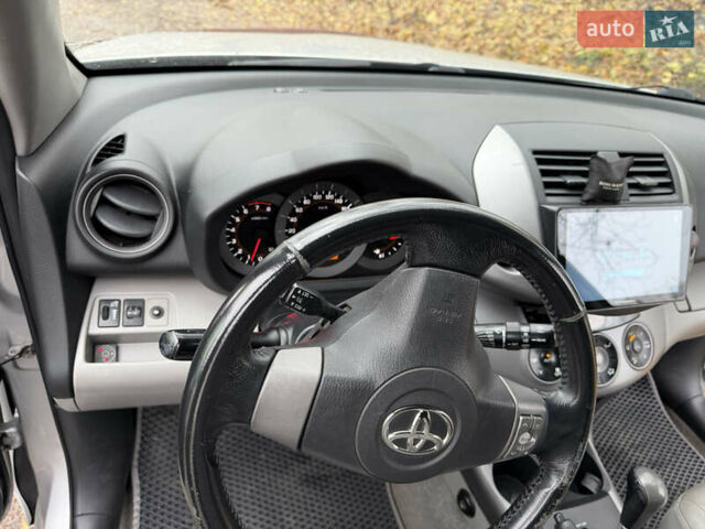 Серый Тойота РАВ 4, объемом двигателя 2.4 л и пробегом 174 тыс. км за 11700 $, фото 11 на Automoto.ua