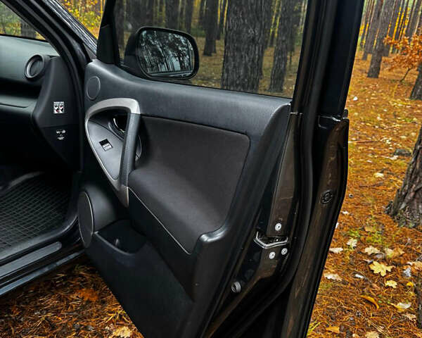 Серый Тойота РАВ 4, объемом двигателя 2 л и пробегом 232 тыс. км за 11500 $, фото 24 на Automoto.ua