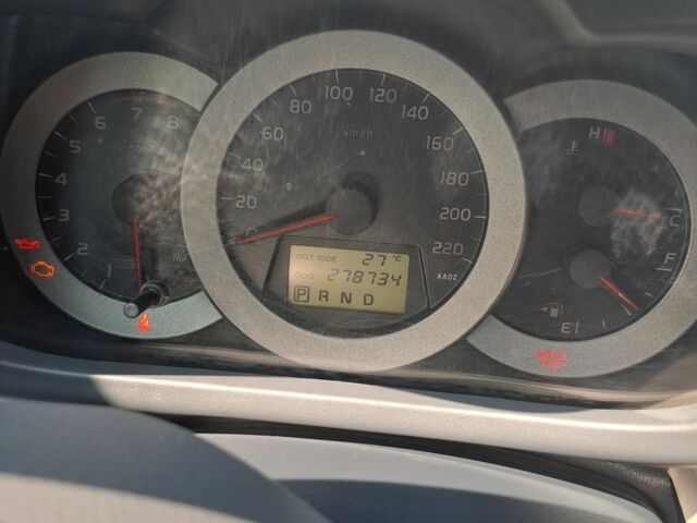 Серый Тойота РАВ 4, объемом двигателя 2.4 л и пробегом 273 тыс. км за 9500 $, фото 5 на Automoto.ua