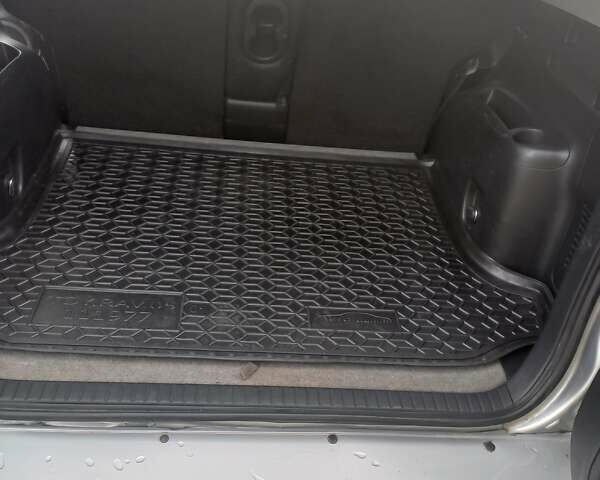 Серый Тойота РАВ 4, объемом двигателя 2.4 л и пробегом 282 тыс. км за 7900 $, фото 3 на Automoto.ua