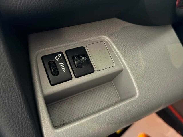 Серый Тойота РАВ 4, объемом двигателя 2.4 л и пробегом 144 тыс. км за 11000 $, фото 12 на Automoto.ua