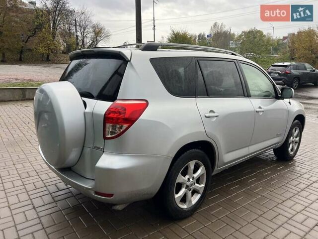 Серый Тойота РАВ 4, объемом двигателя 2.4 л и пробегом 143 тыс. км за 8500 $, фото 4 на Automoto.ua