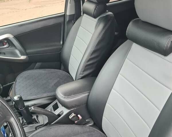 Серый Тойота РАВ 4, объемом двигателя 2 л и пробегом 238 тыс. км за 8800 $, фото 6 на Automoto.ua