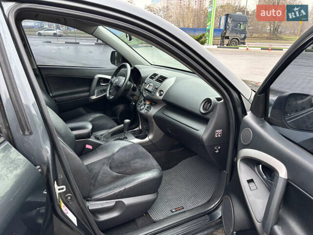 Серый Тойота РАВ 4, объемом двигателя 2 л и пробегом 172 тыс. км за 9500 $, фото 19 на Automoto.ua