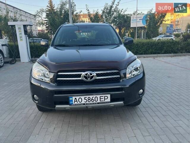 Серый Тойота РАВ 4, объемом двигателя 2 л и пробегом 243 тыс. км за 8800 $, фото 4 на Automoto.ua