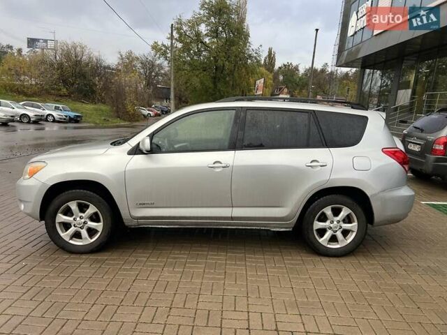 Серый Тойота РАВ 4, объемом двигателя 2.4 л и пробегом 143 тыс. км за 8500 $, фото 7 на Automoto.ua