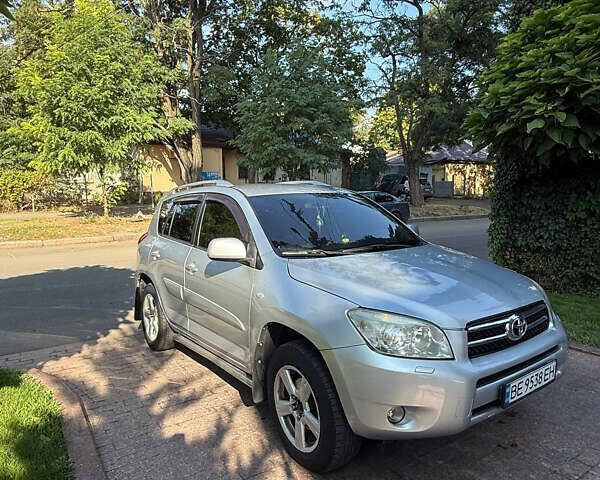 Сірий Тойота РАВ 4, об'ємом двигуна 2 л та пробігом 240 тис. км за 8700 $, фото 2 на Automoto.ua