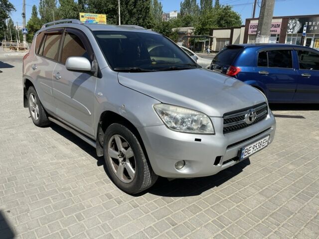Серый Тойота РАВ 4, объемом двигателя 2 л и пробегом 240 тыс. км за 7500 $, фото 3 на Automoto.ua