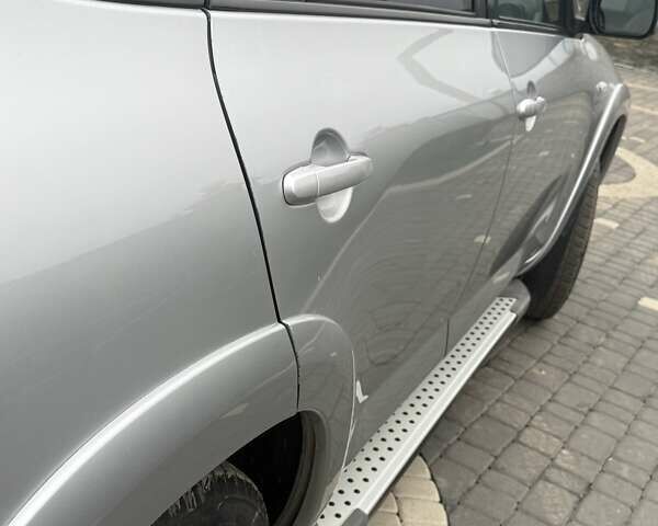 Сірий Тойота РАВ 4, об'ємом двигуна 2.4 л та пробігом 144 тис. км за 11200 $, фото 4 на Automoto.ua