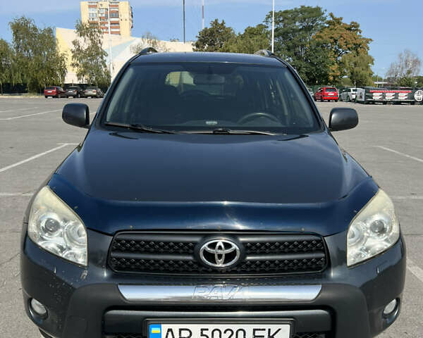 Серый Тойота РАВ 4, объемом двигателя 2 л и пробегом 213 тыс. км за 9800 $, фото 2 на Automoto.ua