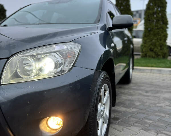 Серый Тойота РАВ 4, объемом двигателя 2 л и пробегом 172 тыс. км за 9500 $, фото 10 на Automoto.ua