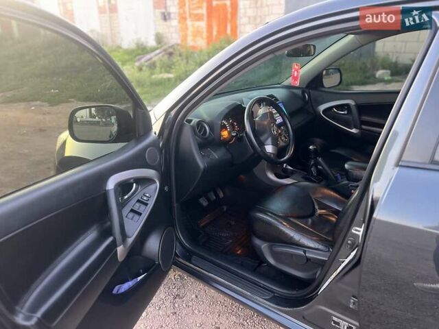 Сірий Тойота РАВ 4, об'ємом двигуна 2.2 л та пробігом 272 тис. км за 10000 $, фото 8 на Automoto.ua