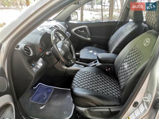 Серый Тойота РАВ 4, объемом двигателя 2 л и пробегом 160 тыс. км за 10999 $, фото 7 на Automoto.ua