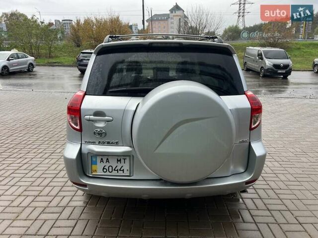Серый Тойота РАВ 4, объемом двигателя 2.4 л и пробегом 143 тыс. км за 8500 $, фото 5 на Automoto.ua