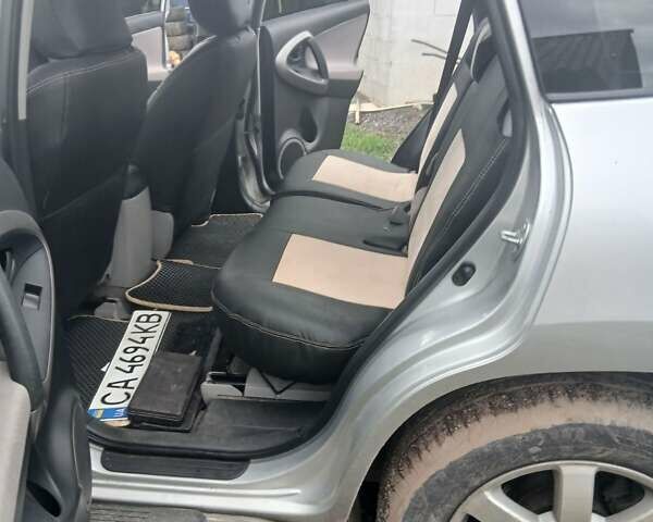 Серый Тойота РАВ 4, объемом двигателя 2.36 л и пробегом 146 тыс. км за 10900 $, фото 4 на Automoto.ua