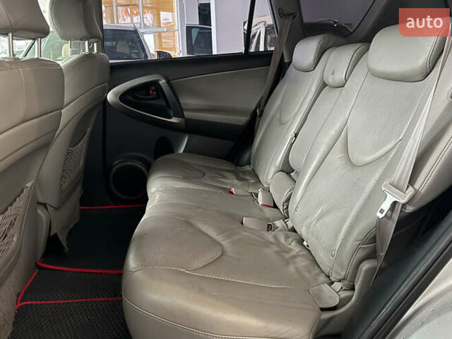 Сірий Тойота РАВ 4, об'ємом двигуна 2.36 л та пробігом 144 тис. км за 11000 $, фото 19 на Automoto.ua